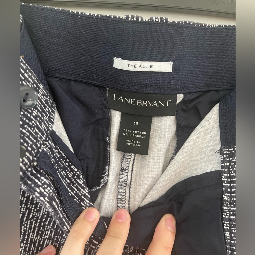 Lane Bryant The Allie Navy and White Capri Crop Pants size 18 - Picture 4 of 6